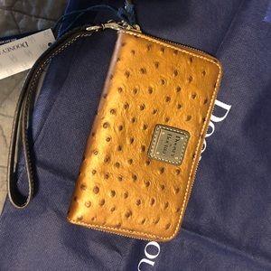 Dooney & Bourke wristlet